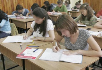 CJC anunţă că începe distribuirea burselor pentru elevi